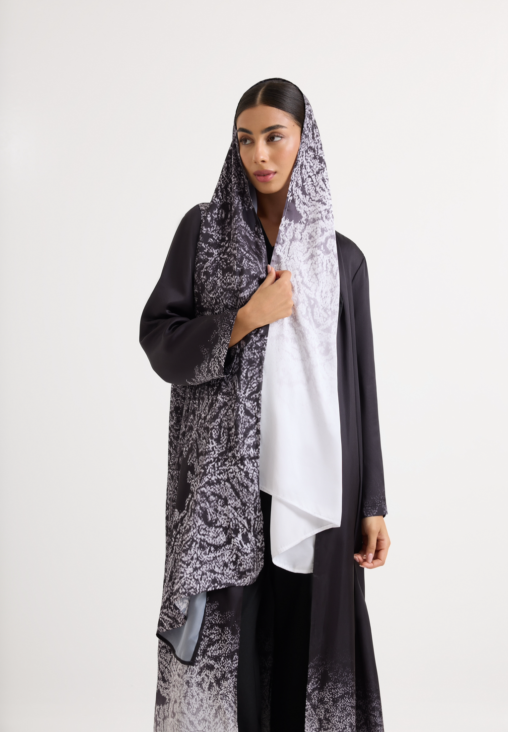 Qamar Prism abaya