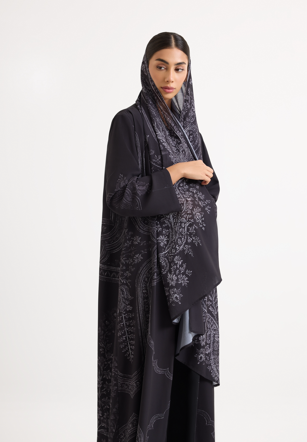 Noor Al-Samt abaya