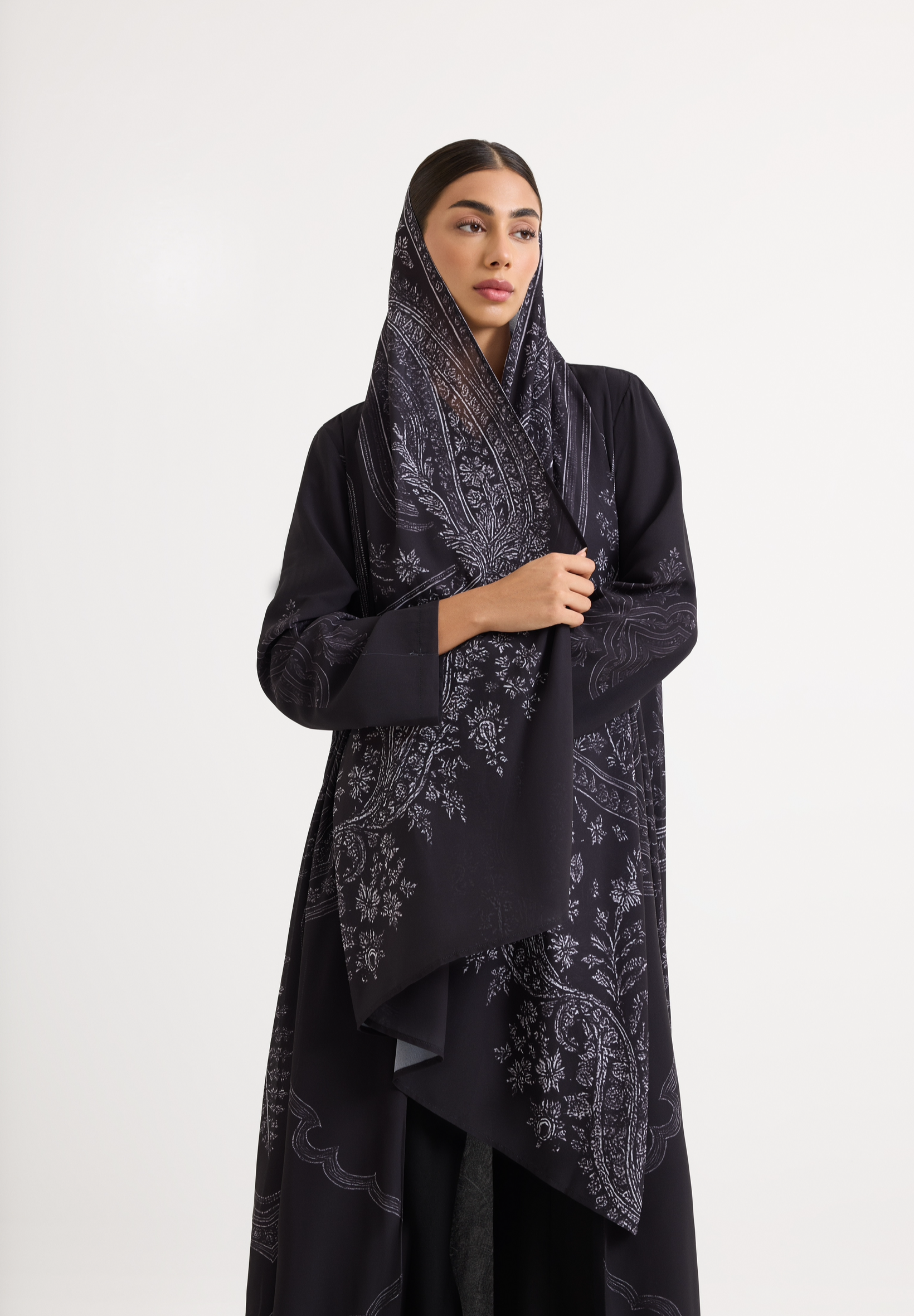 Noor Al-Samt abaya